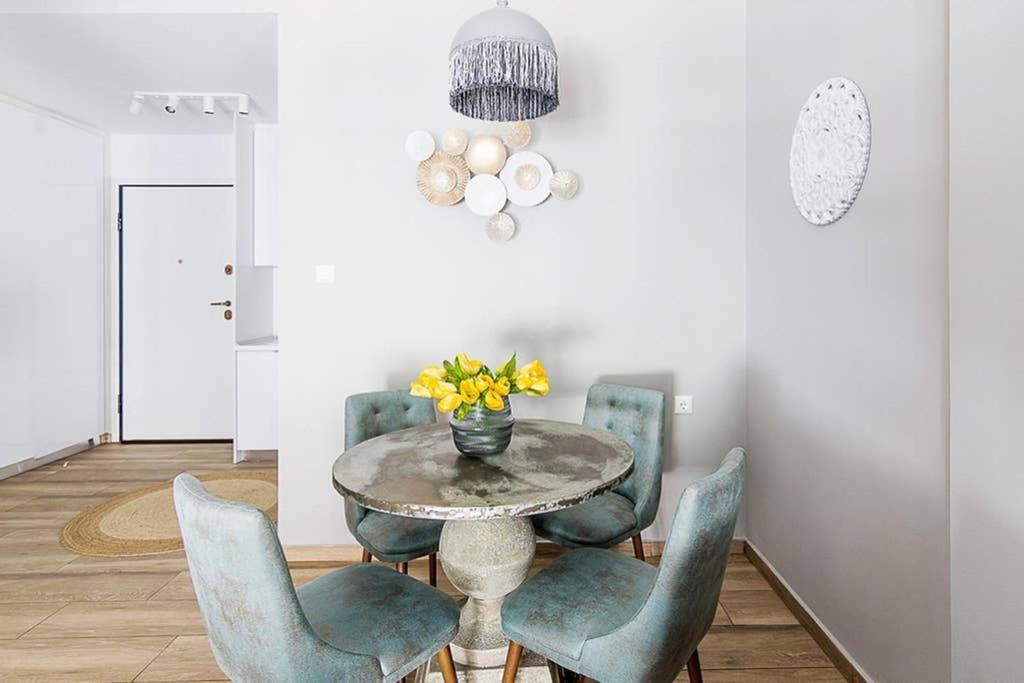 Bright Apartment For 6 Ppl In Aten Exteriör bild